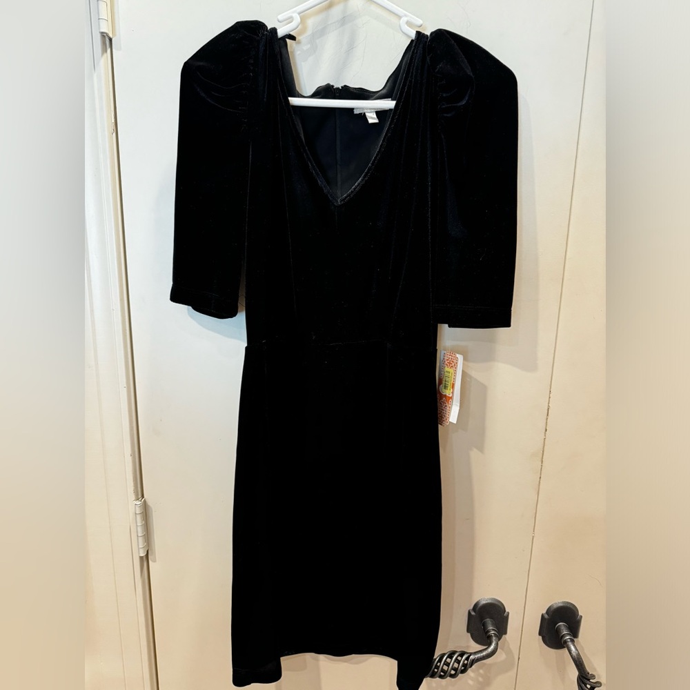 GB small black velvet dress